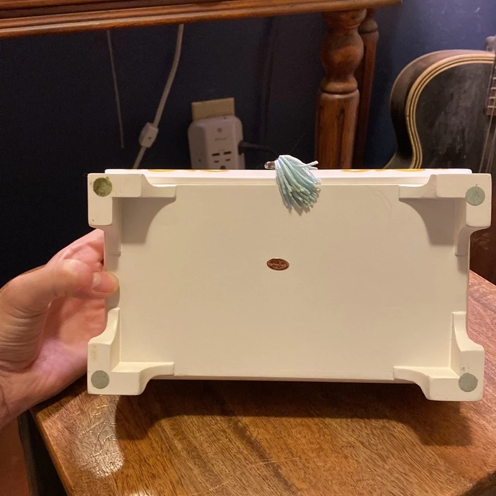 Vintage Avon Jewelry Box - Picture 11 of 11